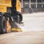 A limpeza de galpões de grande porte é um desafio