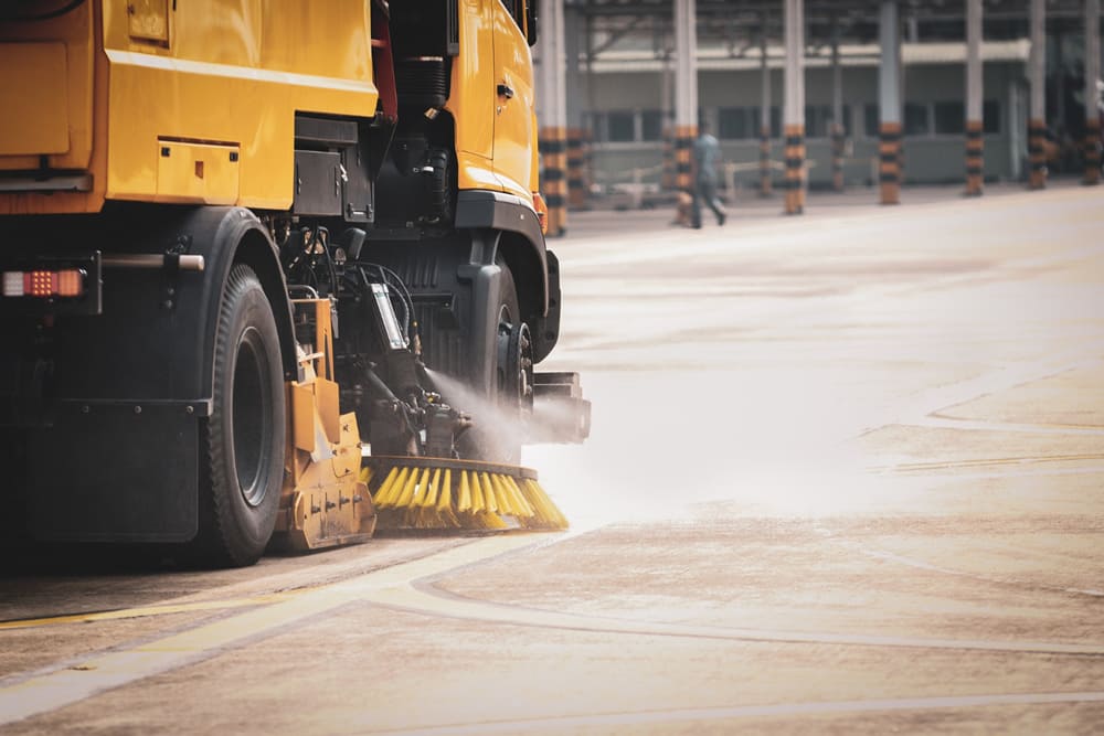 A limpeza de galpões de grande porte é um desafio